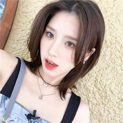 穿黑衣的女孩